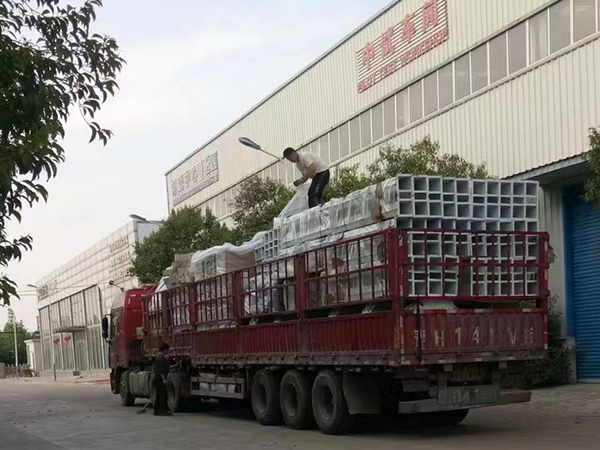 日產(chǎn)300噸<a href=http://m.jnkuohang.cn/product/ target=_blank class=infotextkey>玉米深加工設(shè)備</a>發(fā)貨現(xiàn)場